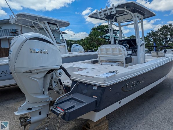 New 2024 Robalo 246 Cayman  Boat for sale